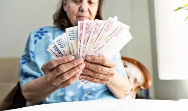 AK Parti'den emekli maaşı açıklaması