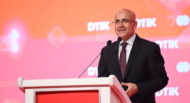 Bakan Şimşek'ten tek cümlelik İngilizce 'faiz' mesajı