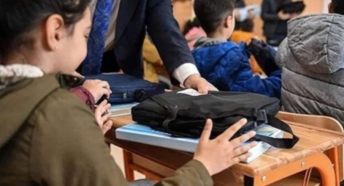 Bakan Tekin duyurdu: Okullarda cep telefonu kullanımı yasaklandı