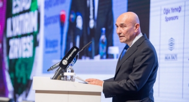 Başkan Soyer ESİAD Yatırım Zirvesi’nde iş dünyasına çağrı yaptı