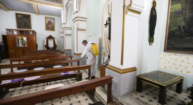 Bayraklı’da ibadethaneler dezenfekte ediliyor