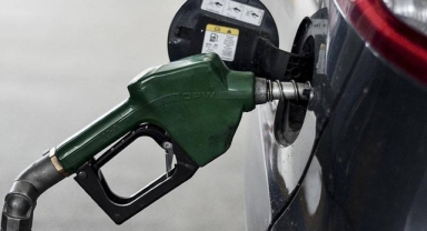 Benzine indirim geldi: Fiyatlar, pompaya yansıdı