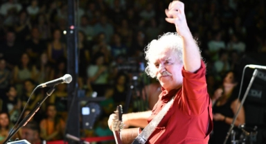 Çiğli’de Zafer Coşkusu Yeni Türkü ile Kutlandı