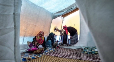 Deprem bölgesinde çadırda yaşayan depremzededen 'elektrik faturası' istediler