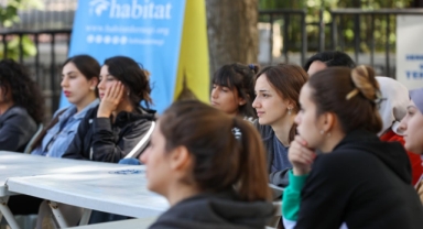 Depremzede gençler Buca’da moral depoladı