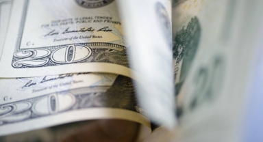 Dolar rekor kırmaya devam ediyor