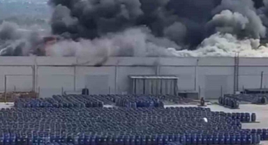 Dumanlar Kemalpaşa'dan yükseldi: Palet fabrikasında yangın çıktı! 