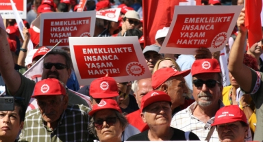 Emekliler 'insanca yaşam' talebi için alanlara indi