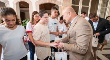 Görme engelli milli takım sporcuları Başkan Soyer’i ziyaret etti