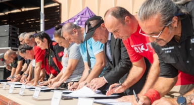 İzmir’de arama kurtarma ekiplerine 17 dernek daha güç verdi 