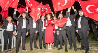 İzmir’de kurtuluş kutlamaları resepsiyonla başladı