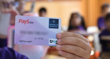 Karabağlar Belediyesi Eğitim Kart'la dar gelirli ailelere destek veriyor