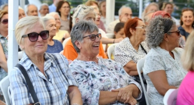 Karşıyaka Belediyesi Gündüz Yaşam Merkezi hayatları değiştirdi