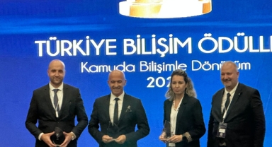Konak Belediyesi, Türkiye Bilişim Ödülleri’nin e-Belediyecilik kategorisinde ödül aldı.