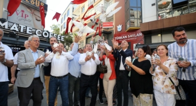 Konak’ta güvercinler barış umuduyla uçtu