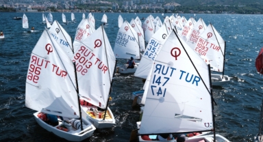 Narlıdere'den açılan yelkenler, İzmir Körfezi'nde görsel şölen yarattı