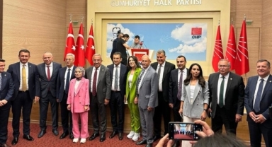 İzmirli vekilden Özgür Özel'e açık destek 