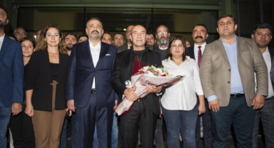 Avrupa Konseyi Bölgeler Meclisi Başkanı Soyer yurda döndü: “Herkes İzmir’i konuşuyor”