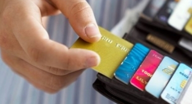 Bankalardan yeni kredi kartı kararı: Kredi kartı borcu olan herkesten bu para kesilecek!