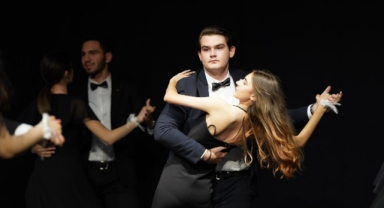 Başkan Arda ve gençler sahnede geleceği konuştu