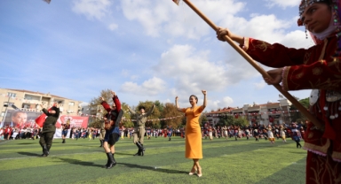 Başkan Ceritoğlu Şengel Cumhuriyet için 100 efeyle birlikte zeybeğe durdu