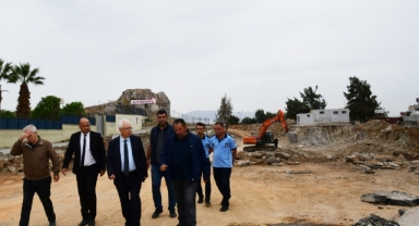 Başkan Selvitopu Yeşilyurt Pazaryeri inşaatını denetledi