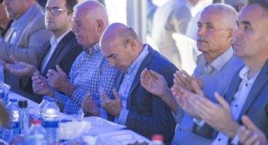 Başkan Soyer şehit Ünal Sipahi'nin mevlidine katıldı