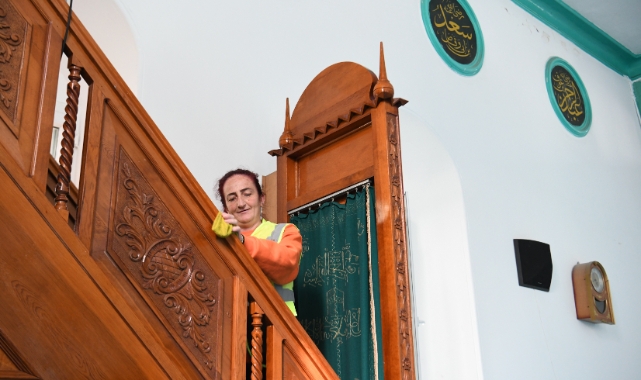 Bornova’da yıl boyu ibadethane temizliği