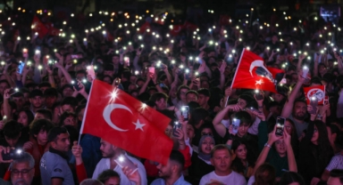 Buca'da Cumhuriyet coşkusu meydanlardan taştı! 