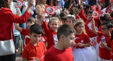 Cumhuriyet coşkusu, Zübeyde Hanım Eğitim Kurumları Buca kampüsünde yankılandı
