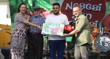 Efes Selçuk Nar Tanesi ile şenlendi: Üreticiye destek, ürünlere tanıtım...