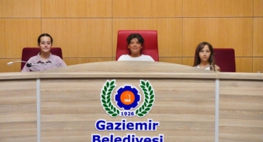 Gaziemir’in çocuk meclis üyeleri Cumhuriyet’in 100. yılını kutladı