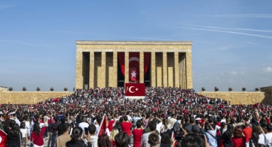 Halk, Cumhuriyet’e sahip çıktı