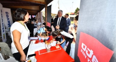 İş dünyası ile iş arayan gençler Kariyer Fuarı’nda buluştu