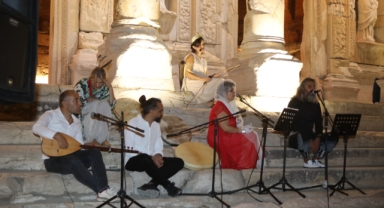 İz bırakan kadınlar tarihi kentte sahne aldı