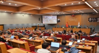 İzBB meclis oturumunda gündem Harmandalı: AK Parti’den “kaçak çöp” iddiası 