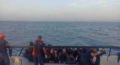 İzmir açıklarında 197 düzensiz göçmen yakalandı