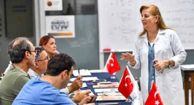 İzmir Büyükşehir Belediyesi’nden Kemeraltı esnafına İngilizce eğitimi: “Welcome to Kemeraltı”