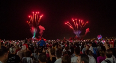 İzmir Cumhuriyet kutlamalarıyla adını tarihe yazdı