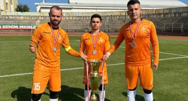 İzmir’in ampute futbol takımı Türkiye ikincisi oldu