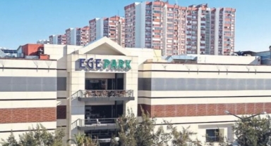 İzmir'in ilk AVM'lerinden Ege Park boşaltılıyor