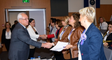 İzmir Kent Konseyleri Kadın Meclisleri Birliği Karabağlar'da toplandı