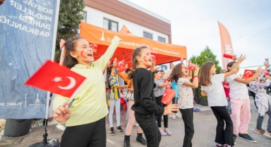 İzmirli çocuklarda yüzüncü yıl coşkusu... Uçurtmalar gökyüzünde Cumhuriyet için dans edecek! 