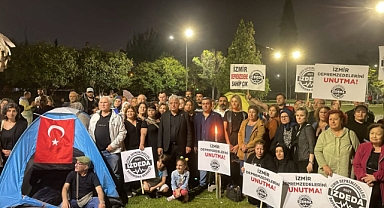 İzmirli depremzedeler Bayraklı Deprem Anıtı'nda: 