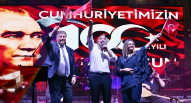 Karşıyaka’da Volkan Konak ile Cumhuriyet şöleni