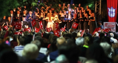 Konak’ta 100. yıl coşkusu sürüyor