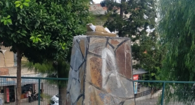 Konak'ta Atatürk büstüne çirkin saldırı! 