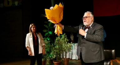 Prof. Dr. Celal Şengör, Karşıyaka'da sevgiyle karşılandı 