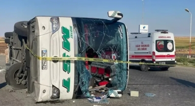 Şanlıurfa'da yolcu otobüsü devrildi: İki kişi hayatını kaybetti, 25 kişi yaralandı