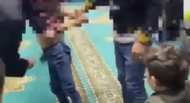 Tarikatta küçük çocuklara şiş batırıp zikir çektiler